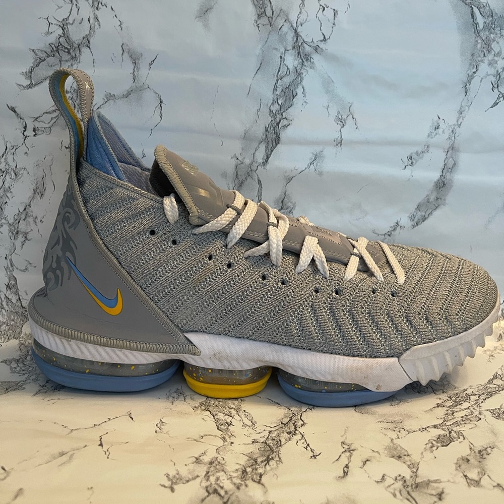 Mens Nike Lebrons 16